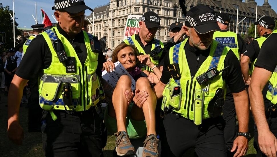 Londra'da "Palestine Action" eylemine 523 gözaltı