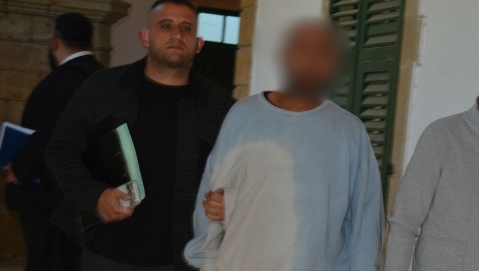 Üvey kardeşine ve evine saldırdı, cezaevine gönderildi