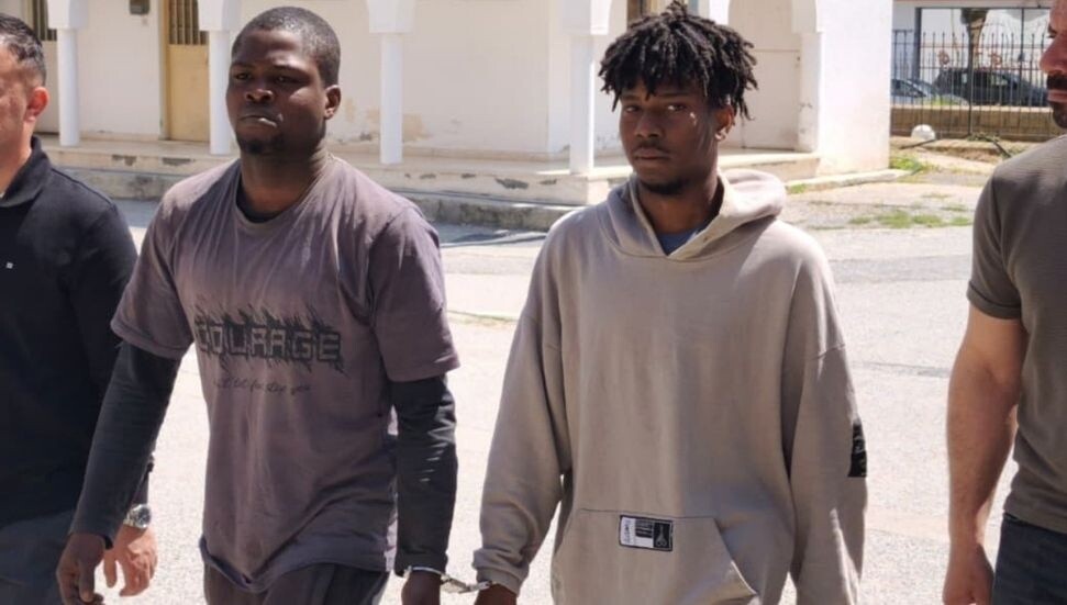 Evinde el bombası çıkan kaçak zanlılar 6 gün daha tutuklu: Yerde buldum, dekor amaçlı evime aldım