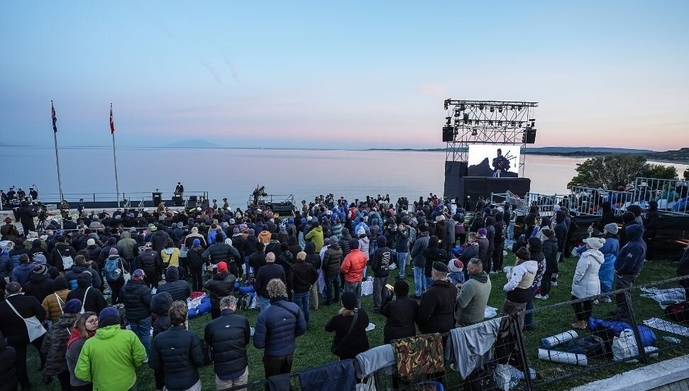 Anzak Koyu'nda geleneksel "Şafak Ayini" yapıldı