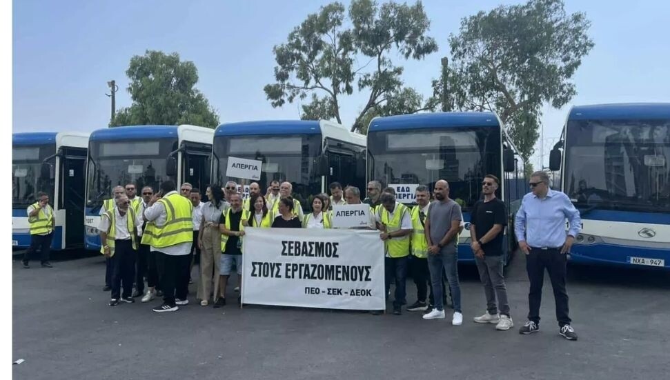 Güney Kıbrıs'ta turizm sezonunda ulaşım krizi devam ediyor: Larnaka’da otobüs grevi 10. gününde