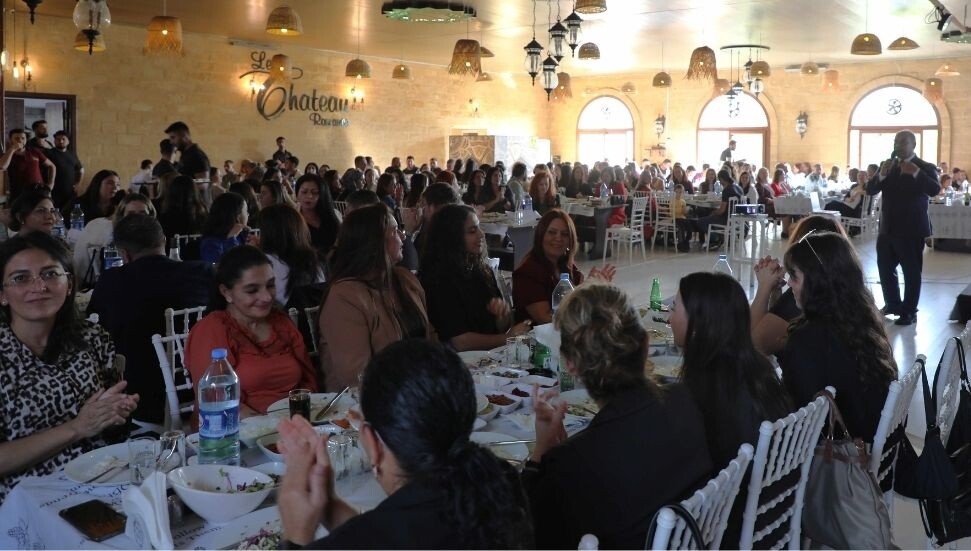 Karavezirler'den Öğretmenler Günü etkinliği: Öğretmenlerimizin hakkı ödenmez, her zaman yanlarındayız