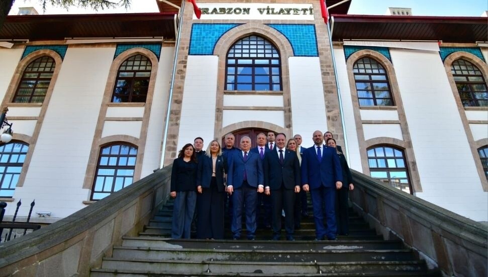Öztürkler Trabzon’da Valilik ve Büyükşehir Belediyesi’ni ziyaret etti: Anavatanın sıcaklığını hissettik
