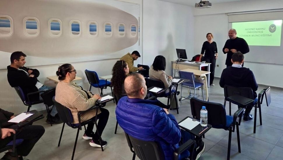 Akdeniz Karpaz Üniversitesi’nden Seval Özyalçın İşletmeciliği personeline “Havacılık Güvenlik Bilinci Eğitimi”