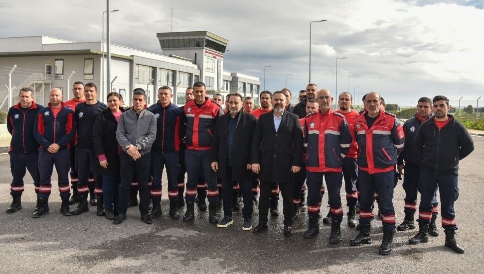 Sendikalar Ercan Havaalanı İtfaiye Birimi önünde: Şok grev öncesi Ocak sonuna kadar süre