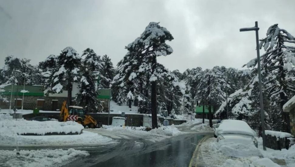 Trodos Dağları’nda kar etkili oldu: Bazı yollar zincirsiz geçişe kapatıldı