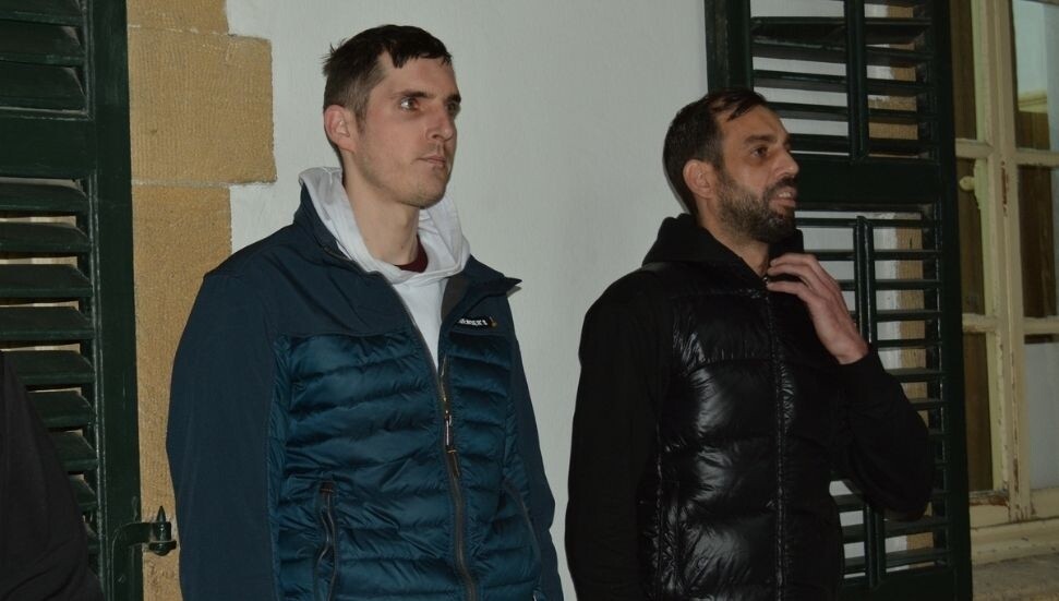 İhracat izni olmayan 176 karton sigarayı taşımakla itham edilen zanlılar 30 gün süreyle cezaevine gönderildi