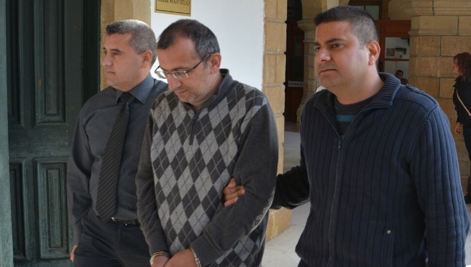 Evraklardaki damga pullarını söküp nakit para aldığı tespit edilen emekli memura 1 yıl hapis cezası