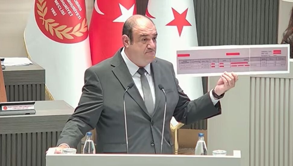 Barçın sözünü tuttu, "trollere ödendiği iddia edilen" çekleri gösterdi