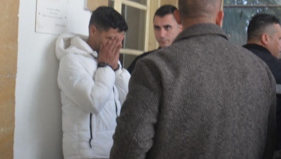 Unutulan bir telefonu çalıp başka bir telefoncuya satmakla itham edilen zanlı 2 gün tutuklu