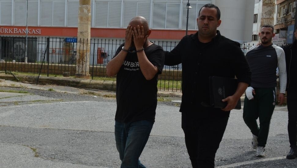 Lefkoşa'da kadına şiddet: Alkol tesiri altında üvey kardeşinin dişlerini kırmakla itham edilen zanlı 3 gün tutuklu