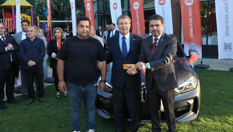 UBP piyangosunda kazanılan BMW talihlisine teslim edildi
