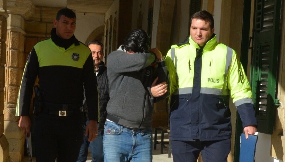 Ercan'da beraberindeki valiz ve ikametgahında 306 hap uyuşturucu bulunan sanığa 4 yıl hapis cezası!