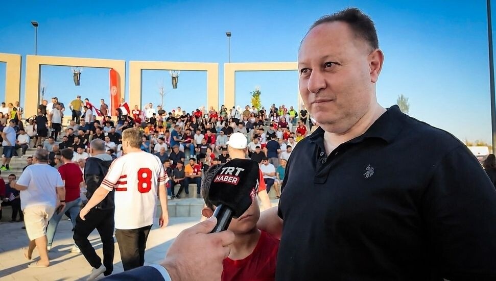 Cumhuriyet Meclisi Başkanı Öztürkler, Türkiye A Milli Futbol Takımı maçını Millet Bahçesi’nde izledi