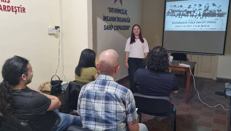 Bağımsızlık Yolu Örgüt Okulu’nda “Sosyalist Feminizm” eğitimi verildi