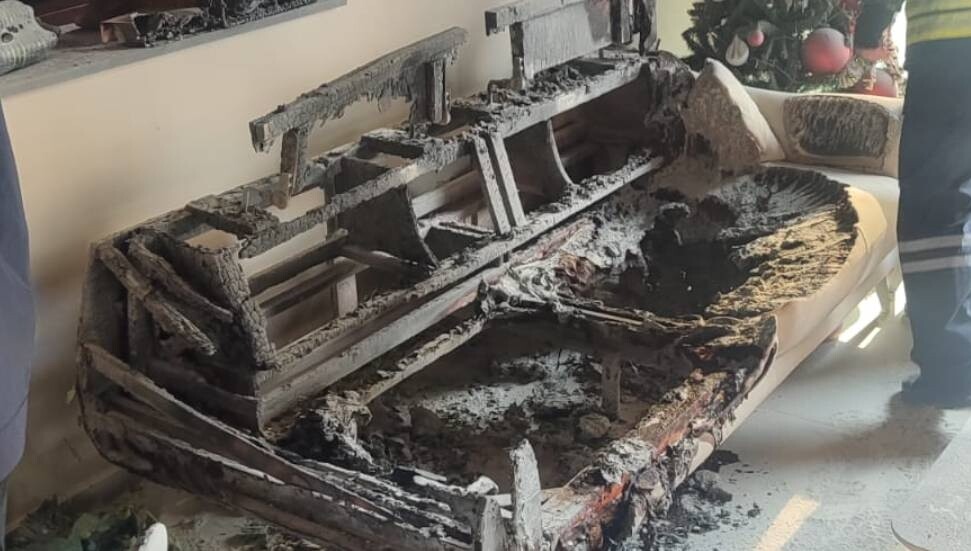 Gönyeli’de ev yangını: Elektrikli soba koltuğu tutuşturdu