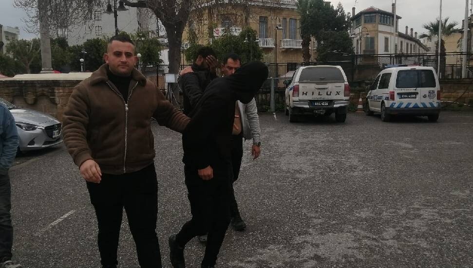 Polisi darbeden baba ve oğul, teminata bağlandı