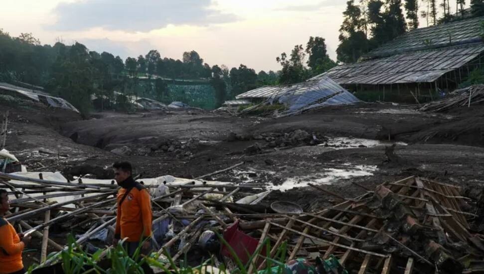 Endonezya’daki toprak kaymasında can kaybı 25 oldu