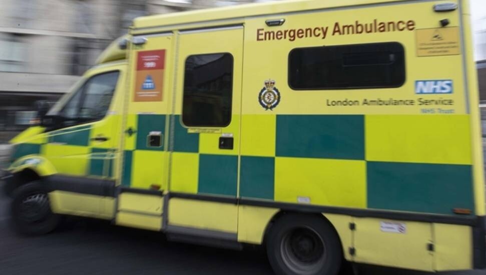 İngiltere'de işlek bir bölgede bıçaklanan 50 yaşındaki kadın hayatını kaybetti