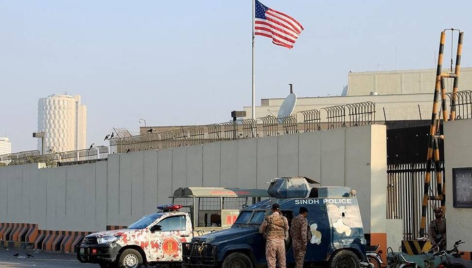 ABD birlikleri, Karaçi'deki konsolosluğa saldıran protestoculara ateş açtı