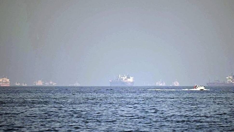 Hürmüz Boğazı'nda bir konteyner gemisinin "bilinmeyen" bir cisimden hasar gördüğü bildirildi
