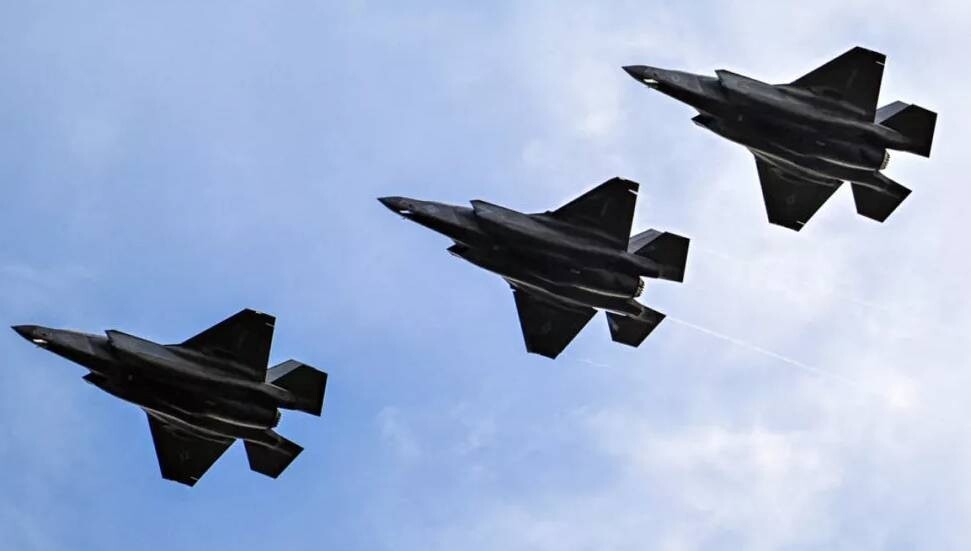 İngiltere Savunma Bakanlığı: Typhoon ve F-35 savaş uçakları gece boyunca görev uçuşu yaptı