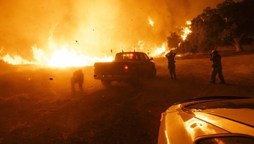 ABD'nin Nebraska eyaletinde yaklaşık 324 bin hektarlık alanı kül eden yangınlarla mücadele sürüyor