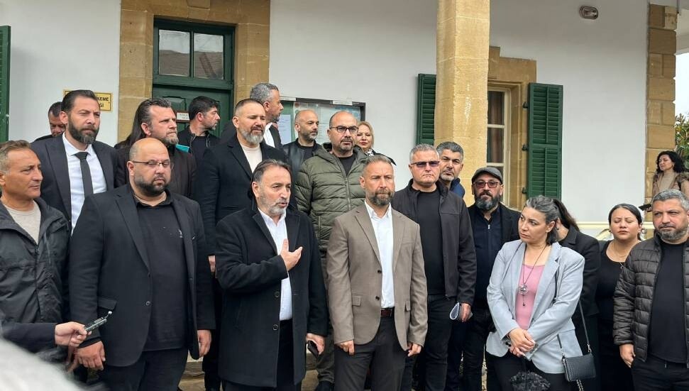 Sendikalar hayat pahalılığını düzenleyen yasa gücünde kararname için mahkemeye başvurdu