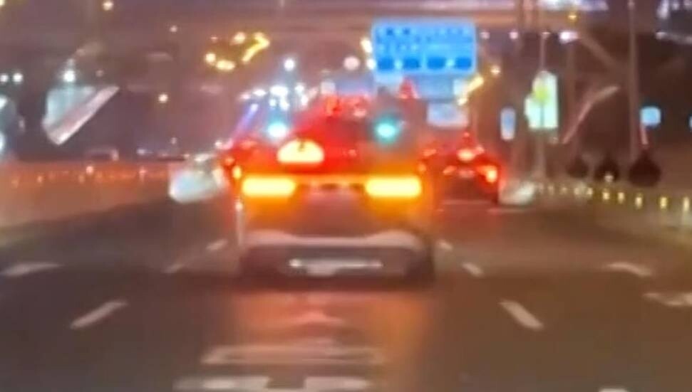 Çin'de sürücüsüz taksiler sistem arızası nedeniyle yolda kaldı