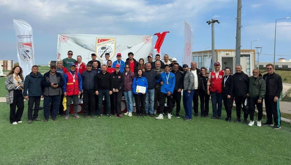 Kıbrıslı Türk sporcu Deniz Gezmiş Demirel’den Mersin’de birincilik, aynı kategoride ikinci Kıbrıslı Türk Sporcu Metin Kara