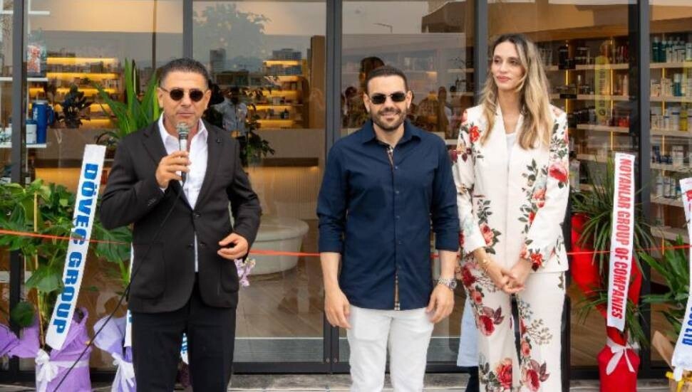 Tanya Salimer’in LotusVita Eczanesi açılışına yoğun ilgi