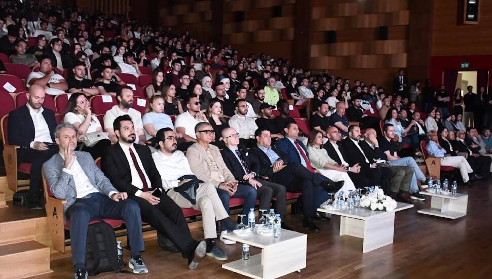 Teknoloji liderleri DAÜ’de buluştu: Yapay zeka zirvesi’26 etkinliğine yoğun ilgi