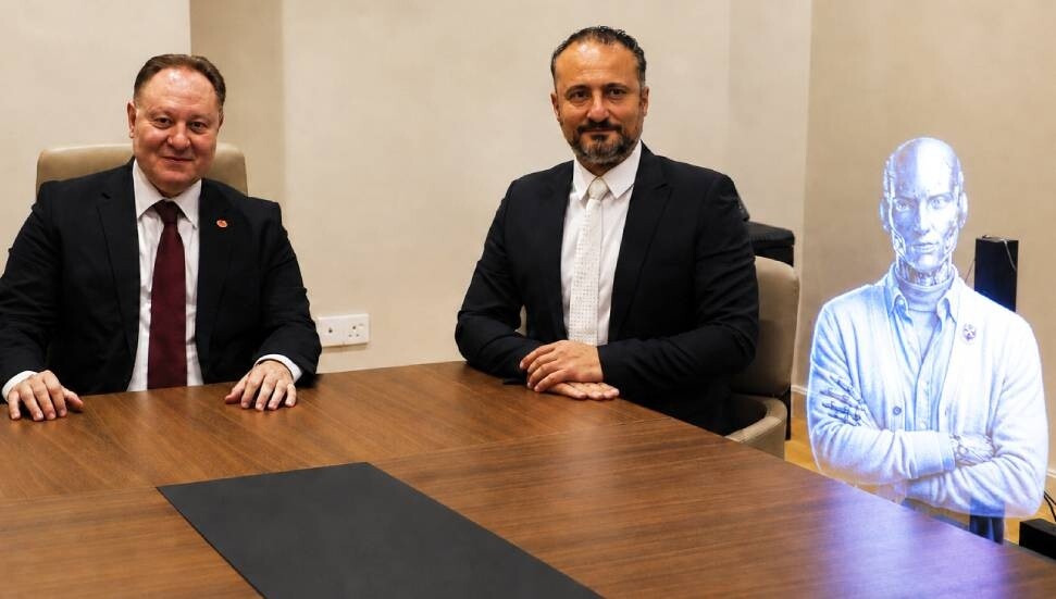 Öztürkler, YDÜ’nün yapay zekâ tabanlı akademisyeni AI Prof. DUX’ı kabul etti