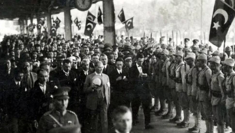 Atatürk'ün 'doğum günüm' dediği gün: Bugün 19 Mayıs Atatürk'ü Anma, Gençlik ve Spor Bayramı!
