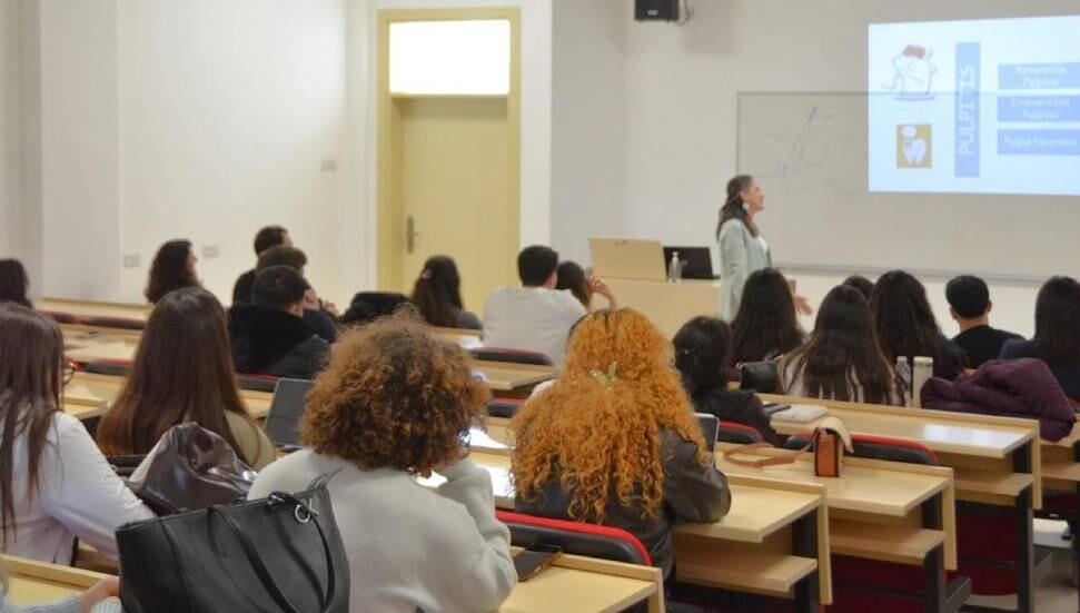 DAÜ Diş Hekimliği Fakültesi’nde endodonti semineri