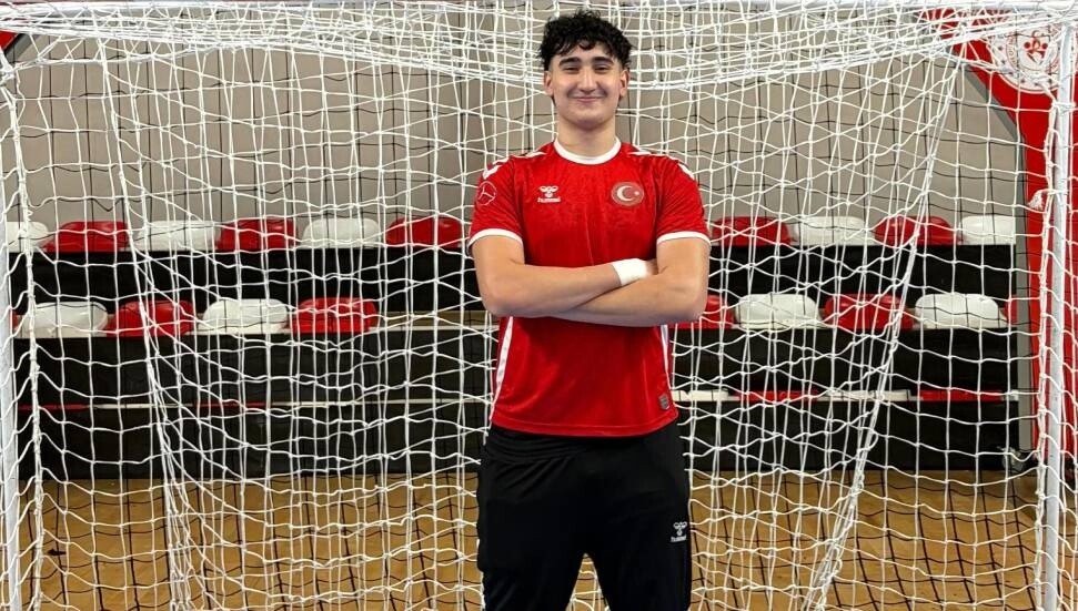 Atahan Akçam Türkiye U18 Erkek Hentbol Milli Takımı kampına davet edildi