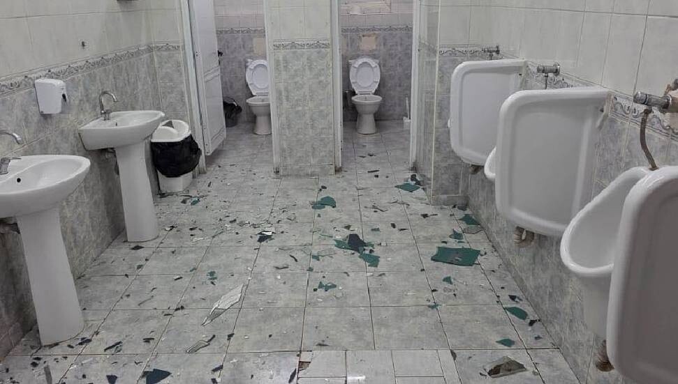 Posta Dairesi'nin arkasındaki umumi tuvalet vandalizm kurbanı oldu: Şahıs tutuklandı