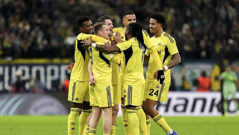 Rakibini bekliyor: Fenerbahçe, UEFA Avrupa Ligi'nde play-off turuna yükseldi