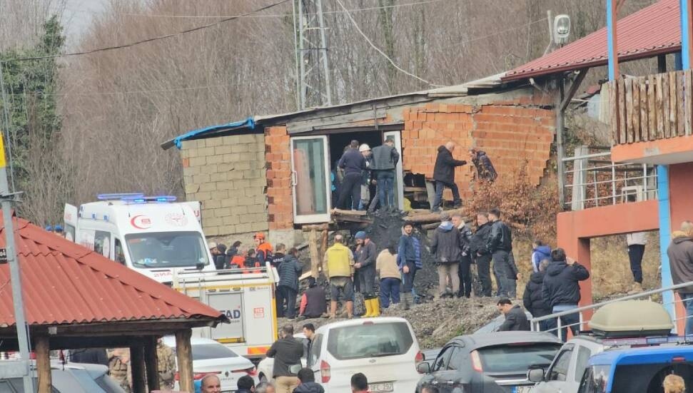 Zonguldak'ta maden ocağında göçük: Mahsur kalan işçilerden biri yaralı şekilde çıkarıldı