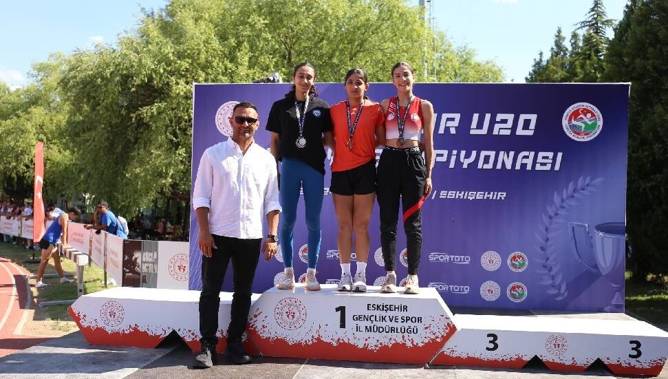 Atletlerimiz Eskişehir'de parladı: Ecem Nehir Çelik Türkiye üçüncüsü oldu