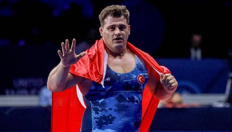 Rıza Kayaalp'ten Arnavutluk'ta tarihi şampiyonluk