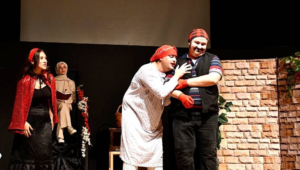 DAÜ Tiyatro Topluluğu’ndan kahkaha ve duygu dolu “Temaşa Gecesi-3”