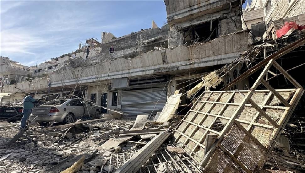 İsrail, Suriye'ye 5 savaş uçağıyla hava saldırıları düzenledi