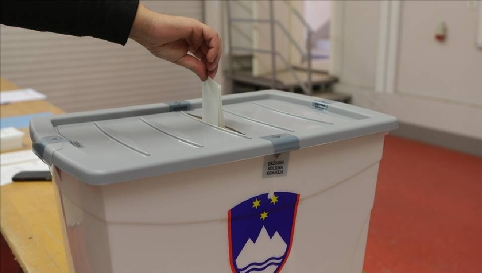 Slovenya'da halk, genel seçim için sandık başında