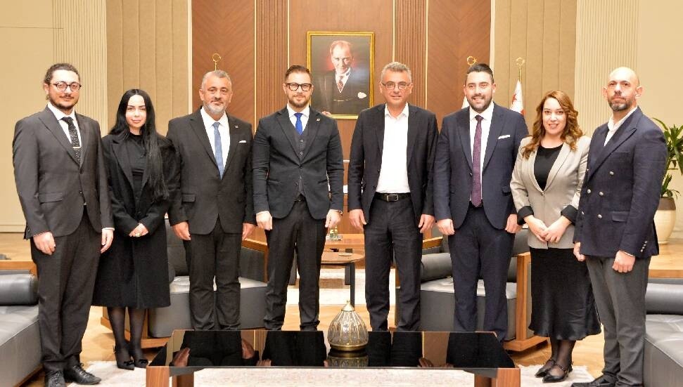 Tufan Erhürman, Mimarlar Odası başkanı ve beraberindeki heyetle görüştü