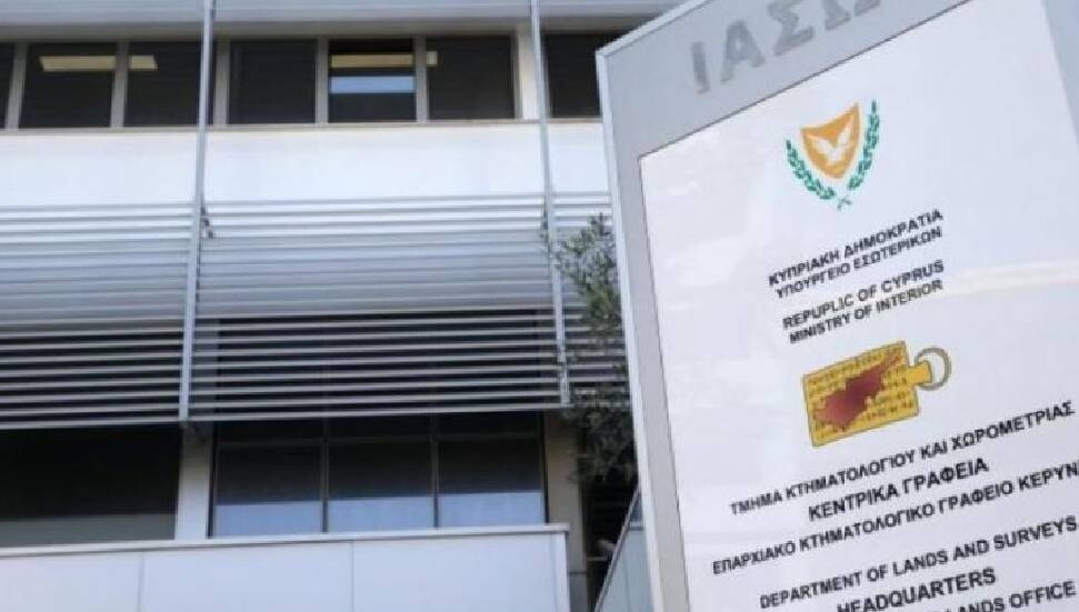 Rum Tapu Dairesi’nde tahsil edilemeyen ödemeler ve 1973’ten bu yana askıda olan işlemler nedeniyle kaos yaşanıyor