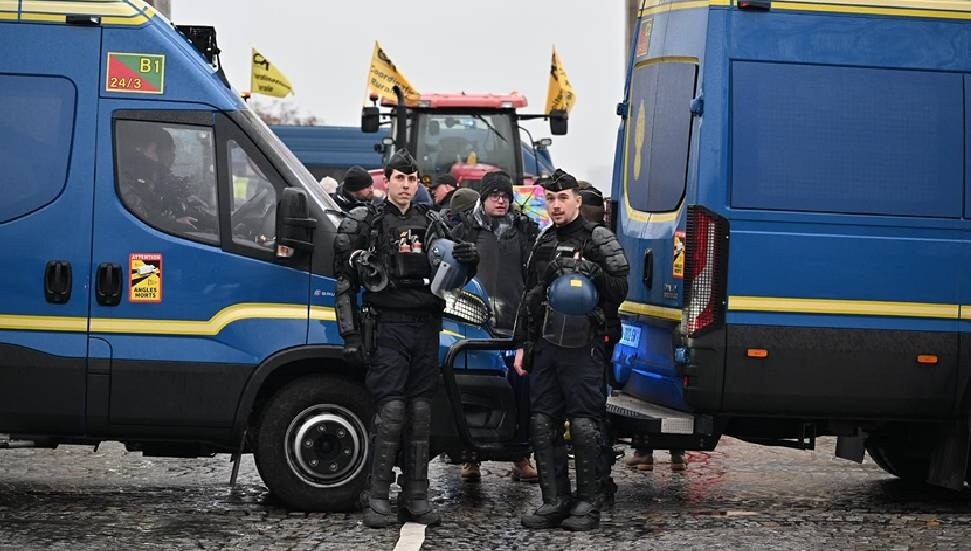 Fransız polisinin tarım sendikası sözcülerine yönelik sert müdahalesi tepki çekti