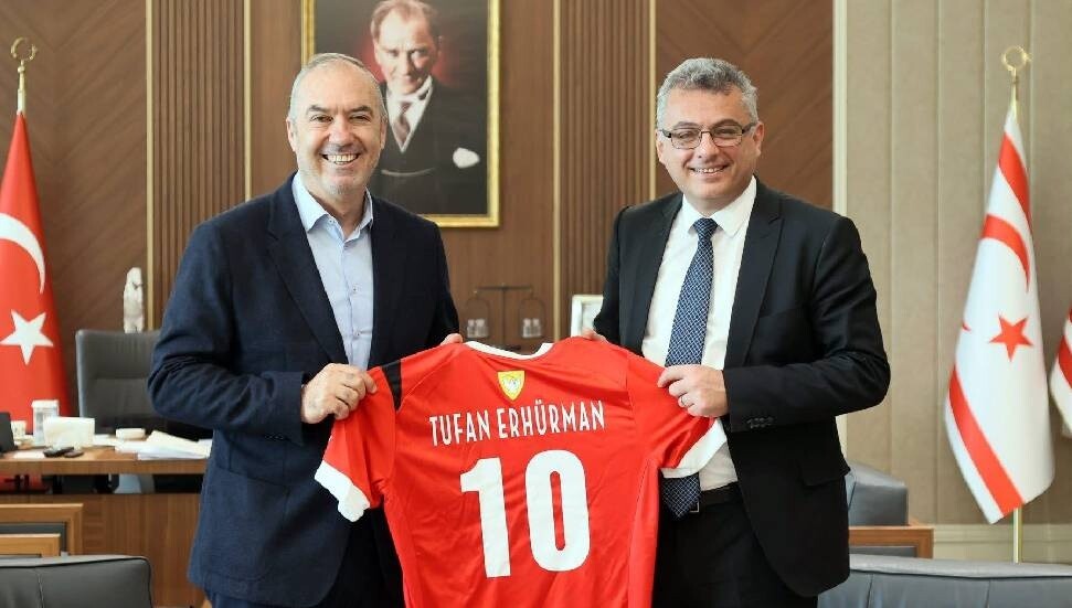 Tufan Erhürman’dan A Milli Futbol Takımı’na tebrik telefonu