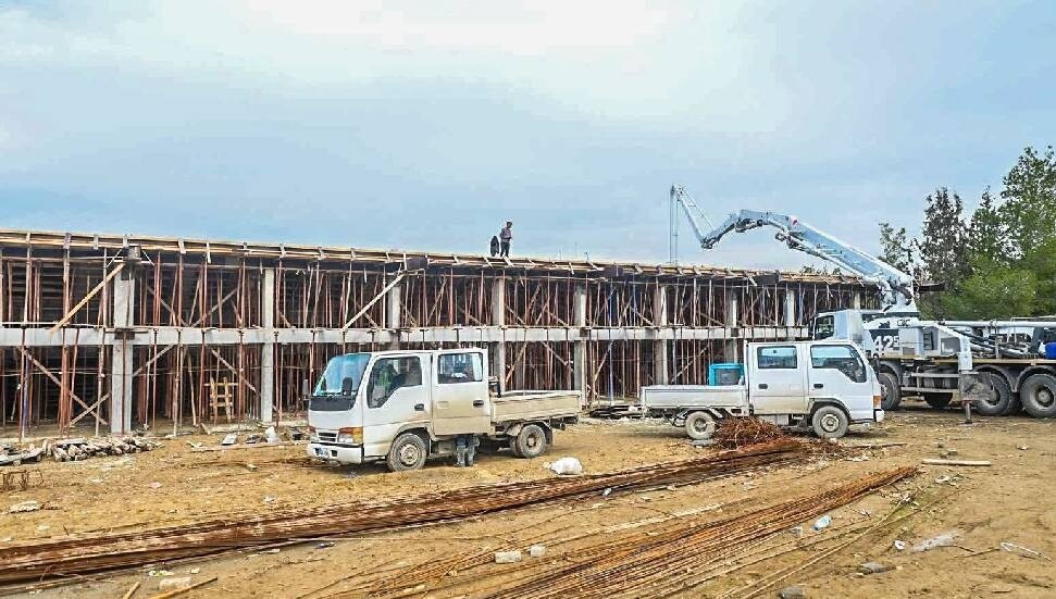 Alayköy Spor Tesisi’nde tribün çalışmaları hızla ilerliyor