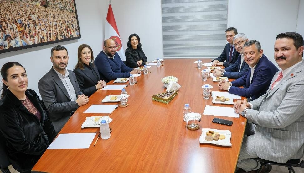 CHP Lideri Özgür Özel’den CTP Başkanı Sıla Usar İncirli’ye tebrik ziyareti